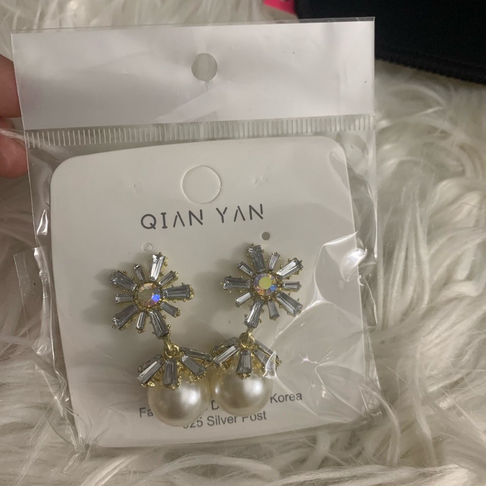 2 Brand-new earring